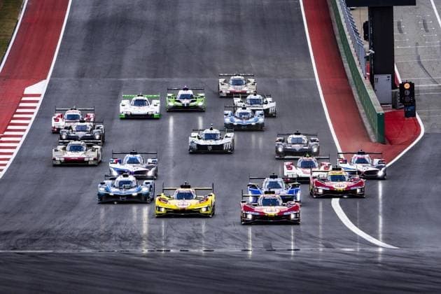 Sport Themen der Woche KW35 Sport Bilder des Tages Start of the race, 51 PIER GUIDI Alessandro (ita), CALADO James (gbr), GIOVINAZZI Antonio (ita), Ferrari AF Corse, Ferrari 499P 51, Hypercar, 83 KUBICA Robert (pol), SHWARTZMAN Robert (isr), YE Yifei (chn), AF Corse, Ferrari 499P 83, Hypercar, action during the 2024 Lone Star Star Le Mans, 6th round of the 2024 FIA World Endurance Championship, from August 30 to September 1, 2024 on the Circuit of the Americas in Austin, Texas, United States of America - FIA WEC - LONE STAR LE MANS 2024 DPPI Panoramic  240901_WEC_Austin_2024__DE33145