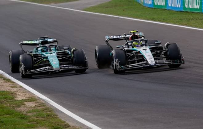 18 STROLL Lance (can), Aston Martin F1 Team AMR24, action and 44 HAMILTON Lewis (gbr), Mercedes AMG F1 Team W15, action during the Formula 1 Pirelli Gran Premio d’Italia 2024, Italian Grand Prix 2024, 16th round of the 2024 Formula One World Championship, WM, Weltmeisterschaft from August 30 to September 1, 2024 on the Autodromo Nazionale Monza, in Monza, Italy - F1 - ITALIAN GRAND PRIX 2024 DPPI Panoramic F12024GP16ITA_JK528013