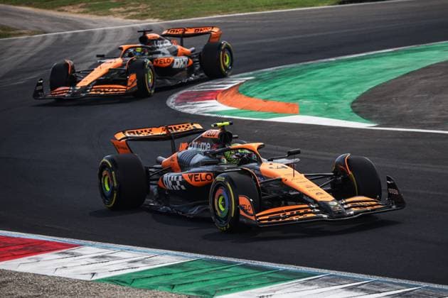 04 NORRIS Lando (gbr), McLaren F1 Team MCL38, action 81 PIASTRI Oscar (aus), McLaren F1 Team MCL38, action during the Formula 1 Pirelli Gran Premio d’Italia 2024, Italian Grand Prix 2024, 16th round of the 2024 Formula One World Championship, WM, Weltmeisterschaft from August 30 to September 1, 2024 on the Autodromo Nazionale Monza, in Monza, Italy - F1 - ITALIAN GRAND PRIX 2024 DPPI Panoramic 240901_R16_ITALIA_DP_XB3_0757