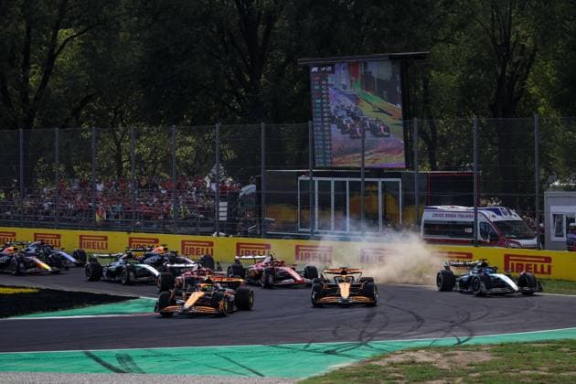 04 NORRIS Lando (gbr), McLaren F1 Team MCL38, action 81 PIASTRI Oscar (aus), McLaren F1 Team MCL38, action during the Formula 1 Pirelli Gran Premio d’Italia 2024, Italian Grand Prix 2024, 16th round of the 2024 Formula One World Championship, WM, Weltmeisterschaft from August 30 to September 1, 2024 on the Autodromo Nazionale Monza, in Monza, Italy - F1 - ITALIAN GRAND PRIX 2024 DPPI Panoramic 240901_R16_ITALIA_DP_XB3_0775
