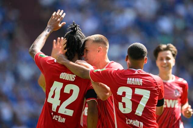Cheering Damion DOWNS K after his goal to 0 1, f l Damion DOWNS K , Tim LEMPERLE K , Linton MAINA K , Soccer 2 Bundesliga, Matchday 4, FC Schalke 04 GE 1 FC Koeln K 1 3, on 01 09 2024 in Gelsenkirchen Germany DFL regulations prohibit any use of photographs as image sequences and or quasi video Â