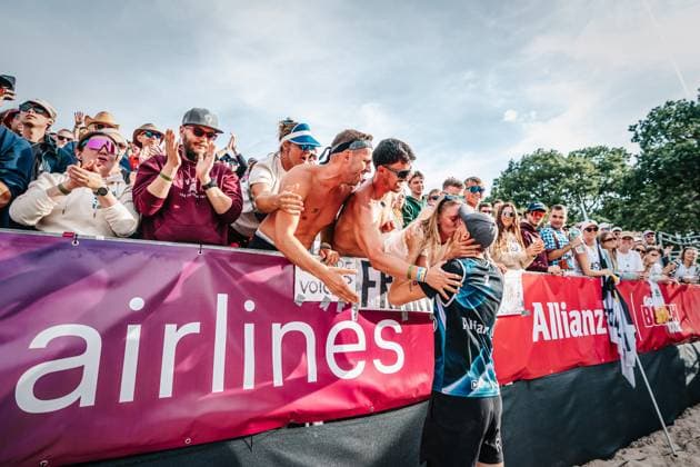 Beach volleyball men Allianz German Beach Tour German Beach Volleyball Championship 2024 01 09 2024 Robin Sowa is happy after winning the match for third place and kisses his girlfriend Chenoa Christ Timmendorfer Strand Ahmann Hager Arena Schleswig Holstein Germany