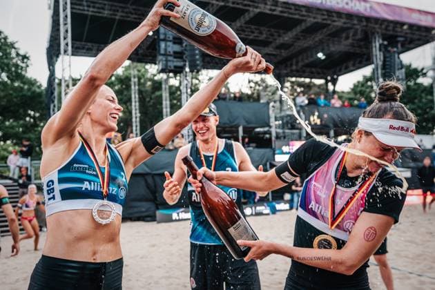 Beach volleyball women and men Allianz German Beach Tour German Beach Volleyball Championship 2024 01 09 2024 f l Louisa Lippmann and Svenja Müller Beer shower Timmendorfer Strand Ahmann Hager Arena Schleswig Holstein Germany
