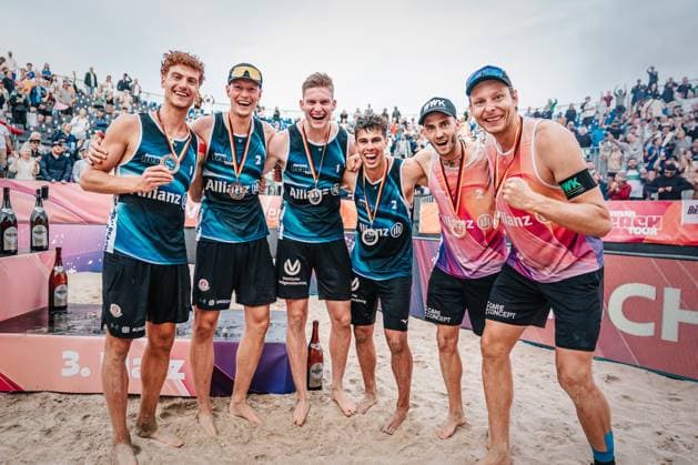 Beach volleyball women and men Allianz German Beach Tour German Beach Volleyball Championship 2024 01 09 2024 The winners in the mens field from left Max Just, Robin Sowa, Philipp Huster, Lui Wüst, Clemens Wickler and Nils Ehlers Timmendorfer Strand Ahmann Hager Arena Schleswig Holstein Germany