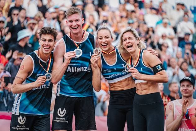 Beach volleyball women and men Allianz German Beach Tour German Beach Volleyball Championship 2024 01 09 2024 from left Lui Wüst, Philipp Huster, Louisa Lippmann and Laura Ludwig in second place Timmendorfer Strand Ahmann Hager Arena Schleswig Holstein Germany