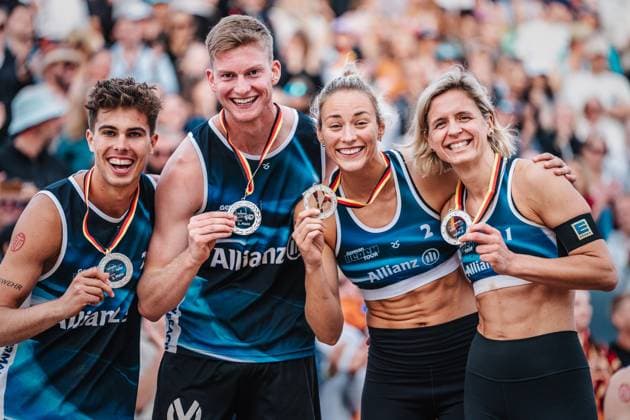 Beach volleyball women and men Allianz German Beach Tour German Beach Volleyball Championship 2024 01 09 2024 from left Lui Wüst, Philipp Huster, Louisa Lippmann and Laura Ludwig in second place Timmendorfer Strand Ahmann Hager Arena Schleswig Holstein Germany