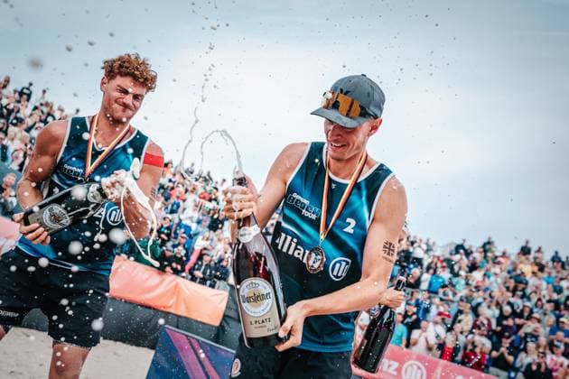 Beach volleyball women and men Allianz German Beach Tour German Beach Volleyball Championship 2024 01 09 2024 f l Max Just and Robin Sowa Beer shower Timmendorfer Strand Ahmann Hager Arena Schleswig Holstein Germany