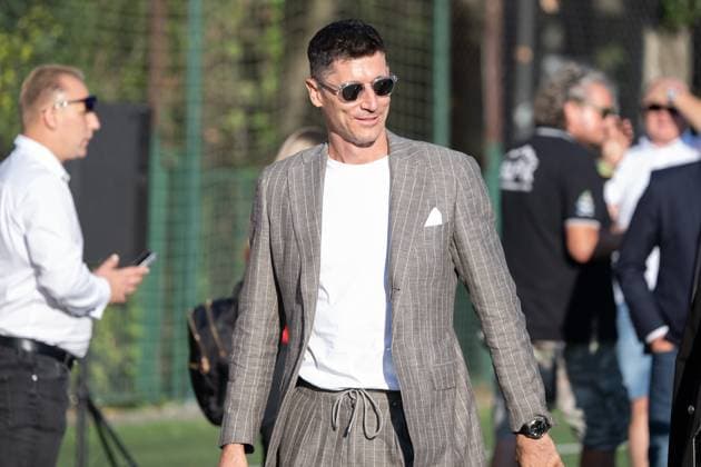 Fußball, Robert Lewandowski erhält Auszeichnung Orden des Lächelns in Warschau 01.09.2024 WARSZAWA CEREMONIA WRECZENIA ORDERU USMIECHU ROBERTOWI LEWANDOWSKIEMU N Z ROBERT LEWANDOWSKI FOT. MARCIN BANASZKIEWICZ FOTONEWS NEWSPIX.PL --- Newspix.pl WARSAW, POLAND 01.09.2024 Robert Lewandowski received the unique Order of the Smile award. The Knight of the Order of the Smile is an adult whose activity is exceptional, unconventional and brings children the most joy, often saving their lives. POLAND OUT!  20240901FNMB022