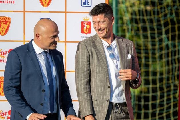 Fußball, Robert Lewandowski erhält Auszeichnung Orden des Lächelns in Warschau 01.09.2024 WARSZAWA CEREMONIA WRECZENIA ORDERU USMIECHU ROBERTOWI LEWANDOWSKIEMU N Z MAREK KRZYWICKI ROBERT LEWANDOWSKI FOT. MARCIN BANASZKIEWICZ FOTONEWS NEWSPIX.PL --- Newspix.pl WARSAW, POLAND 01.09.2024 Robert Lewandowski received the unique Order of the Smile award. The Knight of the Order of the Smile is an adult whose activity is exceptional, unconventional and brings children the most joy, often saving their lives. POLAND OUT!  20240901FNMB037