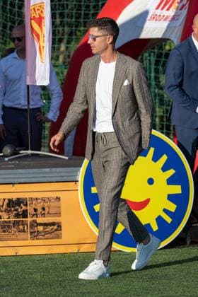 Fußball, Robert Lewandowski erhält Auszeichnung Orden des Lächelns in Warschau 01.09.2024 WARSZAWA CEREMONIA WRECZENIA ORDERU USMIECHU ROBERTOWI LEWANDOWSKIEMU N Z ROBERT LEWANDOWSKI FOT. MARCIN BANASZKIEWICZ FOTONEWS NEWSPIX.PL --- Newspix.pl WARSAW, POLAND 01.09.2024 Robert Lewandowski received the unique Order of the Smile award. The Knight of the Order of the Smile is an adult whose activity is exceptional, unconventional and brings children the most joy, often saving their lives. POLAND OUT!  20240901FNMB044