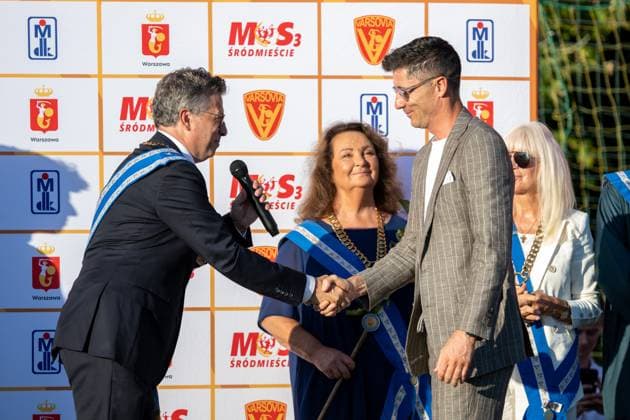 Fußball, Robert Lewandowski erhält Auszeichnung Orden des Lächelns in Warschau 01.09.2024 WARSZAWA CEREMONIA WRECZENIA ORDERU USMIECHU ROBERTOWI LEWANDOWSKIEMU N Z MAREK MICHALAK ROBERT LEWANDOWSKI ANA DYMNA FOT. MARCIN BANASZKIEWICZ FOTONEWS NEWSPIX.PL --- Newspix.pl WARSAW, POLAND 01.09.2024 Robert Lewandowski received the unique Order of the Smile award. The Knight of the Order of the Smile is an adult whose activity is exceptional, unconventional and brings children the most joy, often saving their lives. POLAND OUT!  20240901FNMB052