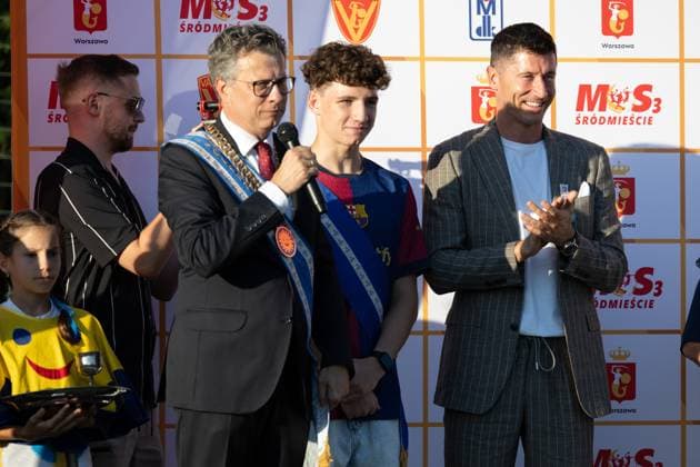 Fußball, Robert Lewandowski erhält Auszeichnung Orden des Lächelns in Warschau 01.09.2024 WARSZAWA CEREMONIA WRECZENIA ORDERU USMIECHU ROBERTOWI LEWANDOWSKIEMU N Z MAREK MICHALAK ROBERT LEWANDOWSKI FOT. MARCIN BANASZKIEWICZ FOTONEWS NEWSPIX.PL --- Newspix.pl WARSAW, POLAND 01.09.2024 Robert Lewandowski received the unique Order of the Smile award. The Knight of the Order of the Smile is an adult whose activity is exceptional, unconventional and brings children the most joy, often saving their lives. POLAND OUT!  20240901FNMB061