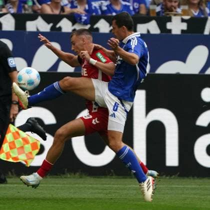 Football, 2 BL Season 2024 2025 FC Schalke 04 vs 1 FC Köln , Arena auf Schalke, Gelsenkirchen, Tim Lemperle, FC Köln, Ron Schellenberg , S04