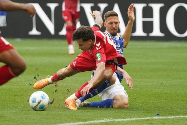 Football, 2 BL Season 2024 2025 FC Schalke 04 vs 1 FC Köln , Arena auf Schalke, Gelsenkirchen, DEnis Huseinbasic, 1 FC Köln action, single image