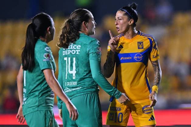 Sport Themen der Woche KW35 Sport Bilder des Tages RECORD DATE NOT STATED Liga MX Femenil Apertura 2024 Tigres UANL vs Leon Daniela Calderon of Leon and Jennifer Hermoso celebrates her goal 1-0 of Tigres during the 8th round match between Tigres UANL and Leon as part of the Liga BBVA MX Femenil, Torneo Apertura 2024 at Universitario Stadium on September 01, 2024 in Monterrey, Nuevo Leon Mexico. MONTERREY NUEVO LEON MEXICO  Copyright: xJorgexMartinezx 20240901222626_LMXF_A24_UANL_LEO_HERMOSO82