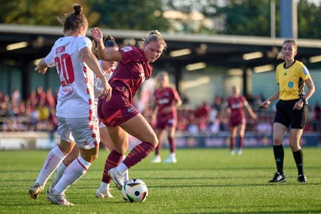 10 09 2024, GER, Womens Soccer, BL, 2024 2025, RB Leipzig 1 FC Köln Marleen Schimmer 14, RB Leipzig , action, with ball, duel for ball Leipzig training center of the Red Bull Saxony Germany