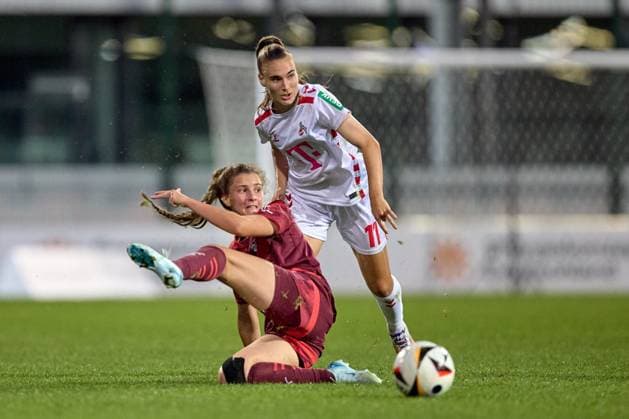 10 09 2024, GER, Womens Soccer, BL, 2024 2025, RB Leipzig 1 FC Köln Julia Magerl 5, RB Leipzig, li , action, ball in front of Alena Bienz 11, 1 FC Köln clarified, action Leipzig training center of the Red Bull Saxony Germany