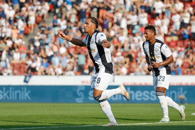 FC Zuerich FC Luzern Goal celebration Juan Jose Perea FCZ 01 09 2024 Stadium Letzigrund Zuerich, SWITZERLAND, Mens Soccer Super League Season 2024 2025 FC Zuerich FC Luzern Goal celebration Juan Jose Perea FCZ