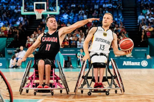 Paris 2024 Paralympics Wheelchair basketball Germany Canada Men, 02 09 2024 PARIS, FRANCE 02 September Wheelchair basketball Germany Canada Men Paris 2024 Paralympics on 02 09 2024 at the Bercy Arena in Paris France Chad Jassman Canada, 11 , Thomas Böhme Germany, 13 on the ball Copyright: xBEAUTIFULxSPORTS Wunderlx