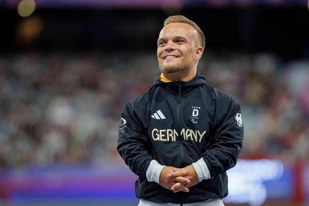 Paralympics Para Athletics Paris, 02 09 2024 KAPPEL Niko F41 GER Para Athletics at the award ceremony, Paralympics Para Athletics on 02 09 24 at the Stade de France in Paris France Copyright: xBEAUTIFULxSPORTS B.Hoffmannx