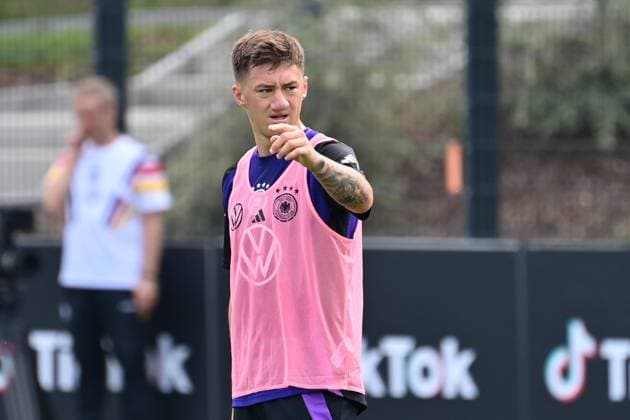 Angelo STILLER GER , gestures,gives instructions,action,single image,cropped single motif,half figure,half figure German national soccer team,training in Herzogenaurach on 03 09 2024 Â