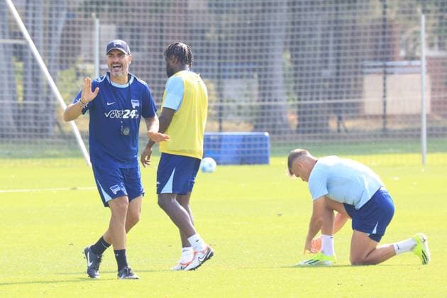 DEU, DFL, 2 FBL Hertha BSC, Training, 03 09 2024, Sportforum, Berlin, DEU, DFL, 2 FBL Hertha BSC, Training, in the picture head coach Cristian Fiel Hertha BSC Berlin , Deyovaisio Zeefuik Hertha BSC Berlin 42 , Florian Niederlechner Hertha BSC Berlin 7 DFL regulations prohibit any use of Photographs as image sequences and or quasi video Foto Juergen Engler nordphoto GmbH nordphotoxGmbHx xEngler nph00076