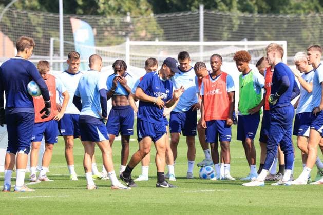 DEU, DFL, 2 FBL Hertha BSC, Training, 03 09 2024, Sportforum, Berlin, DEU, DFL, 2 FBL Hertha BSC, Training, im Bild Cheftrainer Cristian Fiel Hertha BSC Berlin , Hertha Spielerkreis DFL regulations prohibit any use of Photographs as image sequences and or quasi video Foto Juergen Engler nordphoto GmbH nordphotoxGmbHx xEngler nph00076