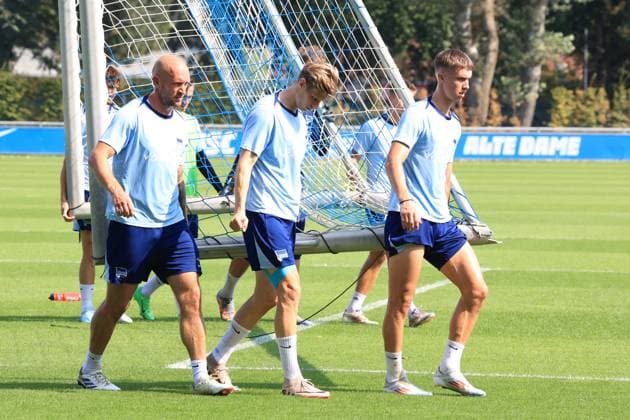 DEU, DFL, 2 FBL Hertha BSC, Training, 03 09 2024, Sportforum, Berlin, DEU, DFL, 2 FBL Hertha BSC, Training, im Bild Tortraeger Toni Leistner Hertha BSC Berlin 37 , Luca Schuler Hertha BSC Berlin 18 , Michael Cuisance Hertha BSC Berlin 27 DFL regulations prohibit any use of Photographs as image sequences and or quasi video Foto Juergen Engler nordphoto GmbH nordphotoxGmbHx xEngler nph00076
