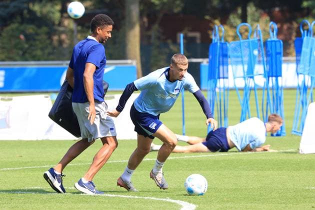 DEU, DFL, 2 FBL Hertha BSC, Training, 03 09 2024, Sportforum, Berlin, DEU, DFL, 2 FBL Hertha BSC, Training, in the picture Physiotherapist Frederick Syna Hertha BSC , Michael Cuisance Hertha BSC Berlin 27 DFL regulations prohibit any use of Photographs as image sequences and or quasi video Foto Juergen Engler nordphoto GmbH nordphotoxGmbHx xEngler nph00076