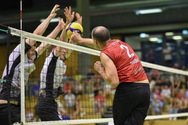 Moritz Rauber TV Rottenburg, 02 hits into the block of Philipp Herrmann Barock Volleys MTV Ludwigsburg, 02 and Steffen Haussmann Barock Volleys MTV Ludwigsburg, 05 TV Rottenburg Barock Volleys MTV Ludwigsburg, Volleyball, test match, 03 09 2024, TV Rottenburg Barock Volleys MTV Ludwigsburg, Volleyball, test match, 03 09 2024 Rottenburg Copyright: xEibner-Pressefoto RalphxKunzex EP_RKE