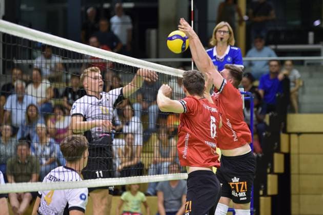 Block by Niklas Lichtenauer TV Rottenburg, 08 against Raphael Luca Noz Barock Volleys MTV Ludwigsburg, 11 , in front Maik Trautmann TV Rottenburg, 06 and Darius Diefenbach Barock Volleys MTV Ludwigsburg, 04 TV Rottenburg Barock Volleys MTV Ludwigsburg, Volleyball, test match, 03 09 2024, TV Rottenburg Barock Volleys MTV Ludwigsburg, Volleyball, test match, 03 09 2024 Rottenburg Copyright: xEibner-Pressefoto RalphxKunzex EP_RKE