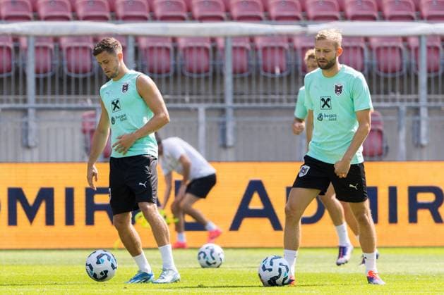 03 09 2024, Woerthersee Stadion, Klagenfurt, AUT, UEFA Nations League, Austria, Training session of the Austrian national team before the UEFA Nations League match against Slovenia, in the picture from l Christoph Baumgartner, Konrad Laimer left to right Christoph Baumgartner of Austria Konrad Laimer of Austria during a trainings session of the Autrian national team prior to the UEFA Nations League match against Slovenia at the Woerthersee Stadion in Klagenfurt, Austria on 2024 09 03 Expa Klagenfurt  EP_gro