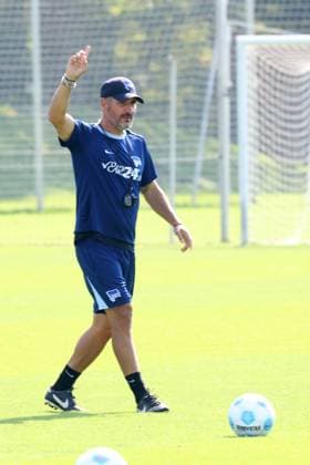 DEU, DFL, 2 FBL Hertha BSC, Training, 04 09 2024, Sportforum, Berlin, DEU, DFL, 2 FBL Hertha BSC, Training, im Bild Cheftrainer Cristian Fiel Hertha BSC Berlin DFL regulations prohibit any use of Photographs as image sequences and or quasi video Foto Juergen Engler nordphoto GmbH nordphotoxGmbHx xEngler nph00076