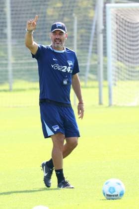 DEU, DFL, 2 FBL Hertha BSC, Training, 04 09 2024, Sportforum, Berlin, DEU, DFL, 2 FBL Hertha BSC, Training, im Bild Cheftrainer Cristian Fiel Hertha BSC Berlin DFL regulations prohibit any use of Photographs as image sequences and or quasi video Foto Juergen Engler nordphoto GmbH nordphotoxGmbHx xEngler nph00076