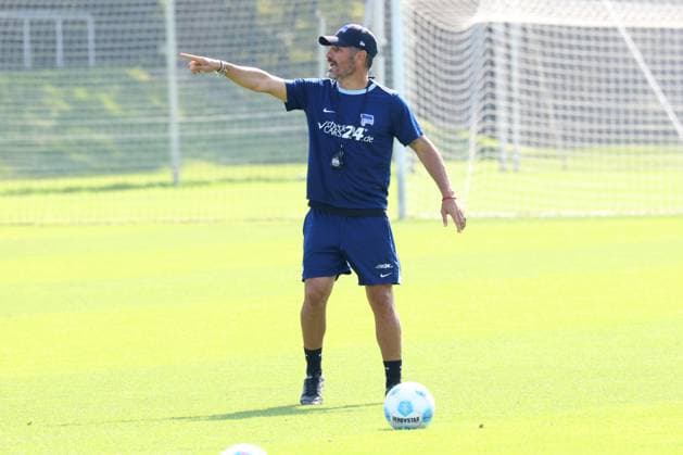 DEU, DFL, 2 FBL Hertha BSC, Training, 04 09 2024, Sportforum, Berlin, DEU, DFL, 2 FBL Hertha BSC, Training, im Bild Cheftrainer Cristian Fiel Hertha BSC Berlin DFL regulations prohibit any use of Photographs as image sequences and or quasi video Foto Juergen Engler nordphoto GmbH nordphotoxGmbHx xEngler nph00076