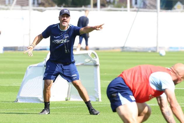 DEU, DFL, 2 FBL Hertha BSC, Training, 04 09 2024, Sportforum, Berlin, DEU, DFL, 2 FBL Hertha BSC, Training, im Bild Cheftrainer Cristian Fiel Hertha BSC Berlin DFL regulations prohibit any use of Photographs as image sequences and or quasi video Foto Juergen Engler nordphoto GmbH nordphotoxGmbHx xEngler nph00076