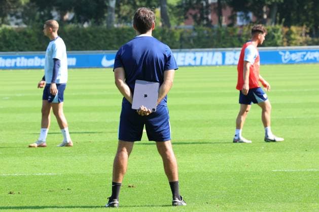 DEU, DFL, 2 FBL Hertha BSC, Training, 04 09 2024, Sportforum, Berlin, DEU, DFL, 2 FBL Hertha BSC, Training, im Bild Co Trainer Jaime Monroy Hertha BSC Berlin DFL regulations prohibit any use of Photographs as image sequences and or quasi video Foto Juergen Engler nordphoto GmbH nordphotoxGmbHx xEngler nph00076