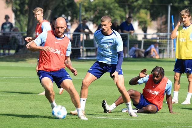 DEU, DFL, 2 FBL Hertha BSC, Training, 04 09 2024, Sportforum, Berlin, DEU, DFL, 2 FBL Hertha BSC, Training, im Bild Toni Leistner Hertha BSC Berlin 37 , Michael Cuisance Hertha BSC Berlin 27 , Deyovaisio Zeefuik Hertha BSC Berlin 42 DFL regulations prohibit any use of Photographs as image sequences and or quasi video Foto Juergen Engler nordphoto GmbH nordphotoxGmbHx xEngler nph00076