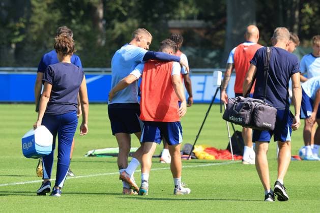 DEU, DFL, 2 FBL Hertha BSC, Training, 04 09 2024, Sportforum, Berlin, DEU, DFL, 2 FBL Hertha BSC, Training, in the picture Diego Demme Hertha BSC Berlin 6 , got the ball in the face, Michael Cuisance Hertha BSC Berlin 27 DFL regulations prohibit any use of Photographs as image sequences and or quasi video Foto Juergen Engler nordphoto GmbH nordphotoxGmbHx xEngler nph00076