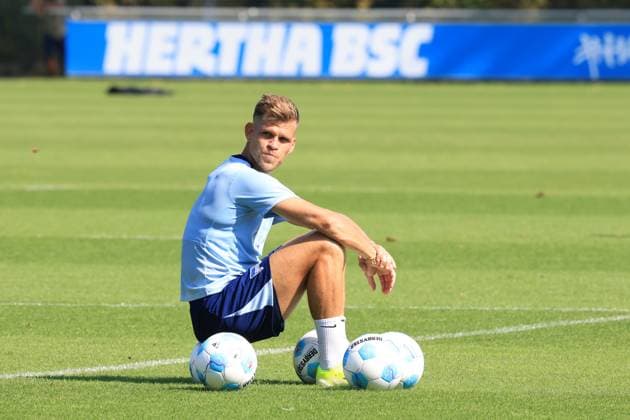 DEU, DFL, 2 FBL Hertha BSC, Training, 04 09 2024, Sportforum, Berlin, DEU, DFL, 2 FBL Hertha BSC, Training, im Bild Florian Niederlechner Hertha BSC Berlin 7 DFL regulations prohibit any use of Photographs as image sequences and or quasi video Foto Juergen Engler nordphoto GmbH nordphotoxGmbHx xEngler nph00076