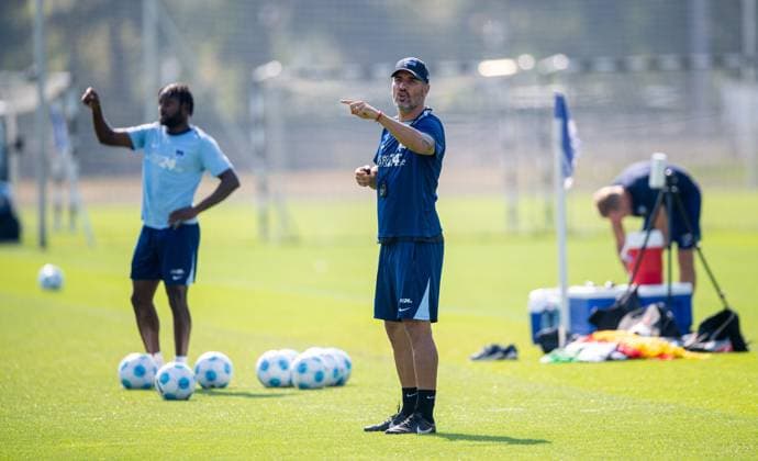 Football, Men, Season 2024 2025, 2 Bundesliga, Hertha BSC, Training, v l Deyovaisio Zeefuik Hertha BSC , Coach Cristian Fiel Hertha BSC , 04 09 2024, Copyright: xSebastianxRäppold MatthiasxKochx