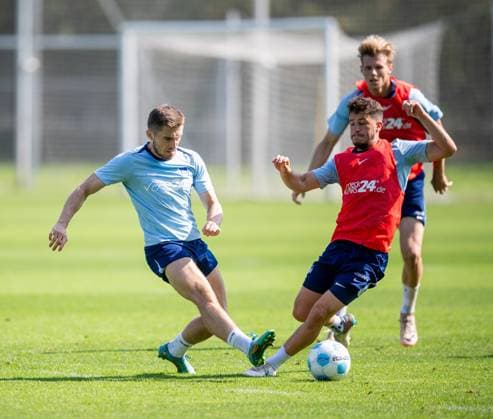 Soccer, Men, Season 2024 2025, 2 Bundesliga, Hertha BSC, Training, f l Jonjoe Kenny Hertha BSC , Diego Demme Hertha BSC , Luca Schuler Hertha BSC , 04 09 2024, Copyright: xSebastianxRäppold MatthiasxKochx