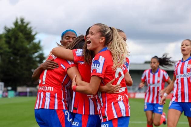 Borenhamwood, London, England, 4th September 2024: Players of Atletico Madrid celebrate Fiamma Benitez (21 Atletico Madrid) scoring during the UEFA Champions League Round 1 match between Atlectio Madrid and Rosenborg BK Kvinner on Wednesday 4th September 2024 at Meadow Park Stadium, Borenhamwood, London, England. (Claire Jeffrey SPP) Copyright: xClairexJeffrey SPPx spp-en-ClJe-CJ-SPP-FOOTBALL-ATLvROS020