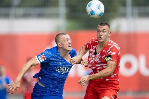 Sport Themen der Woche KW36 Sport Bilder des Tages 1. FSV Mainz 05 - SV Darmstadt 98, Testspiel Zweikampf zwischen Isac Lidberg (Darmstadt 98, 7) und Philipp Schulz (Mainz, 46). Testspiel zwischen dem 1. FSV Mainz 05 und dem SV Darmstadt 98 am 4. September 2024 im Bruchwegstadion in Mainz., Mainz Rheinland-Pfalz Deutschland Mewa Arena *** 1 FSV Mainz 05 SV Darmstadt 98, Test match duel between Isac Lidberg Darmstadt 98, 7 and Philipp Schulz Mainz, 46 Test match between 1 FSV Mainz 05 and SV Darmstadt 98 on September 4, 2024 at Bruchwegstadion in Mainz , Mainz Rheinland Pfalz Germany Mewa Arena