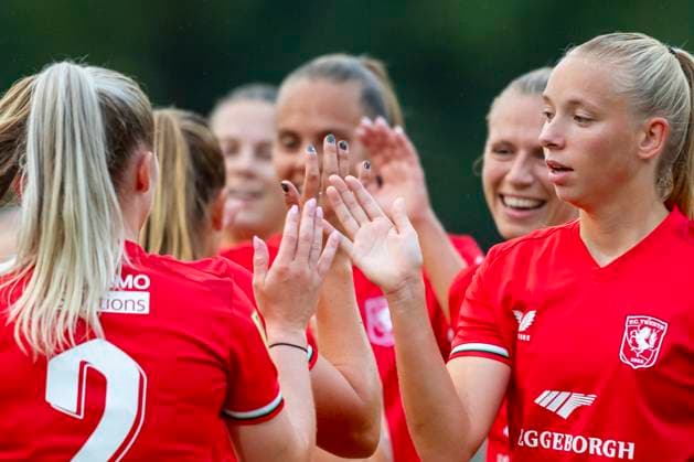 ENSCHEDE, Sportpark Schreurserve, 04-09-2024 , season 2024 2025, UEFA FIFA internationaal during the match Twente - Cardiff City (Women) FC Twente players celebrate 2-0 Twente - Cardiff City (Women)  x26221796x Copyright: