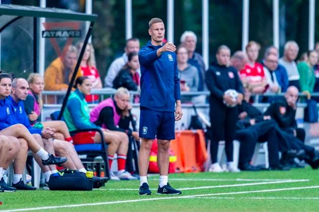 ENSCHEDE, Sportpark Schreurserve, 04-09-2024 , season 2024 2025, UEFA FIFA internationaal during the match Twente - Cardiff City (Women) FC Twente coach Joran Pot Twente - Cardiff City (Women)  x26221967x Copyright: