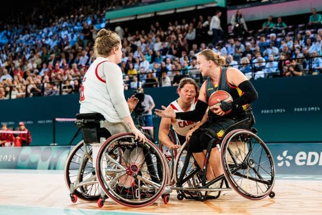 Paris 2024 Paralympics Wheelchair basketball quarter-finals Canada Germany Women, 04 09 2024 PARIS, FRANCE 04 September Wheelchair basketball quarter-finals Canada Germany Women, Paris 2024 Paralympics on 04 09 2024 at the Bercy Arena in Paris France Arinn Young Canada, 6 , Puisand Lai Canada, 10 Foul on Mareike Miller Germany, 4 with ball Copyright: xBEAUTIFULxSPORTS Wunderlx