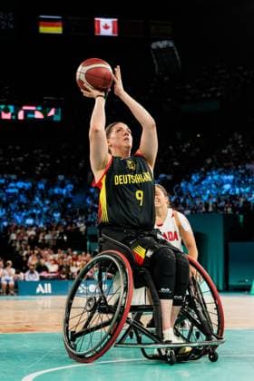 Paris 2024 Paralympics Wheelchair basketball quarter-finals Canada Germany Women, 04 09 2024 PARIS, FRANCE 04 September Wheelchair basketball quarter-finals Canada Germany Women, Paris 2024 Paralympics on 04 09 2024 at the Bercy Arena in Paris France Amanda Fanariotis Germany, 9 in the litter Copyright: xBEAUTIFULxSPORTS Wunderlx