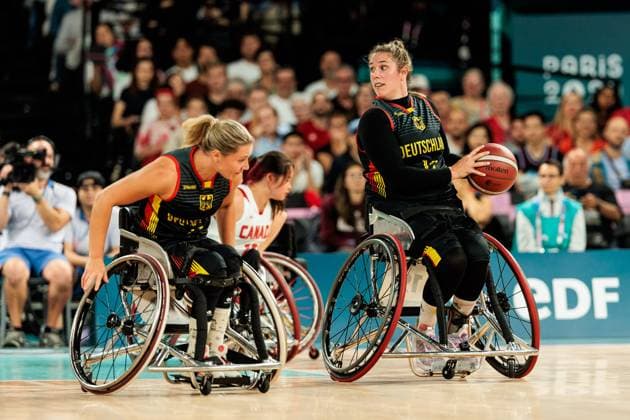 Paris 2024 Paralympics Wheelchair basketball quarter-finals Canada Germany Women, 04 09 2024 PARIS, FRANCE 04 September Wheelchair basketball quarter-finals Canada Germany Women, Paris 2024 Paralympics on 04 09 2024 at the Bercy Arena in Paris France Svenja Mayer Germany, 13 , Nathalie Passiwan Germany, 12 on the ball Copyright: xBEAUTIFULxSPORTS Wunderlx