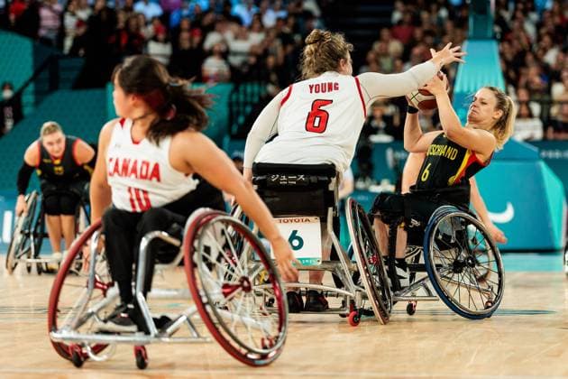 Paris 2024 Paralympics Wheelchair basketball quarter-finals Canada Germany Women, 04 09 2024 PARIS, FRANCE 04 September Wheelchair basketball quarter-finals Canada Germany Women, Paris 2024 Paralympics on 04 09 2024 at the Bercy Arena in Paris France Arinn Young Canada, 6 , Catharina Weiss Germany, 6 on the ball Copyright: xBEAUTIFULxSPORTS Wunderlx